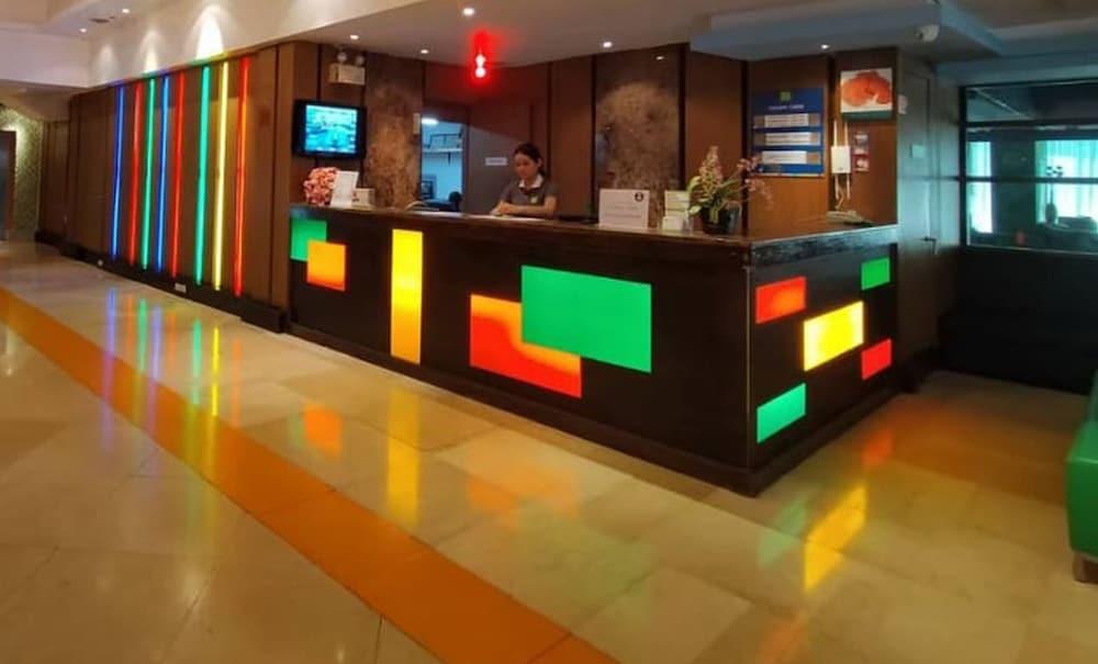 The Seasons Bangkok Huamark Exterior photo