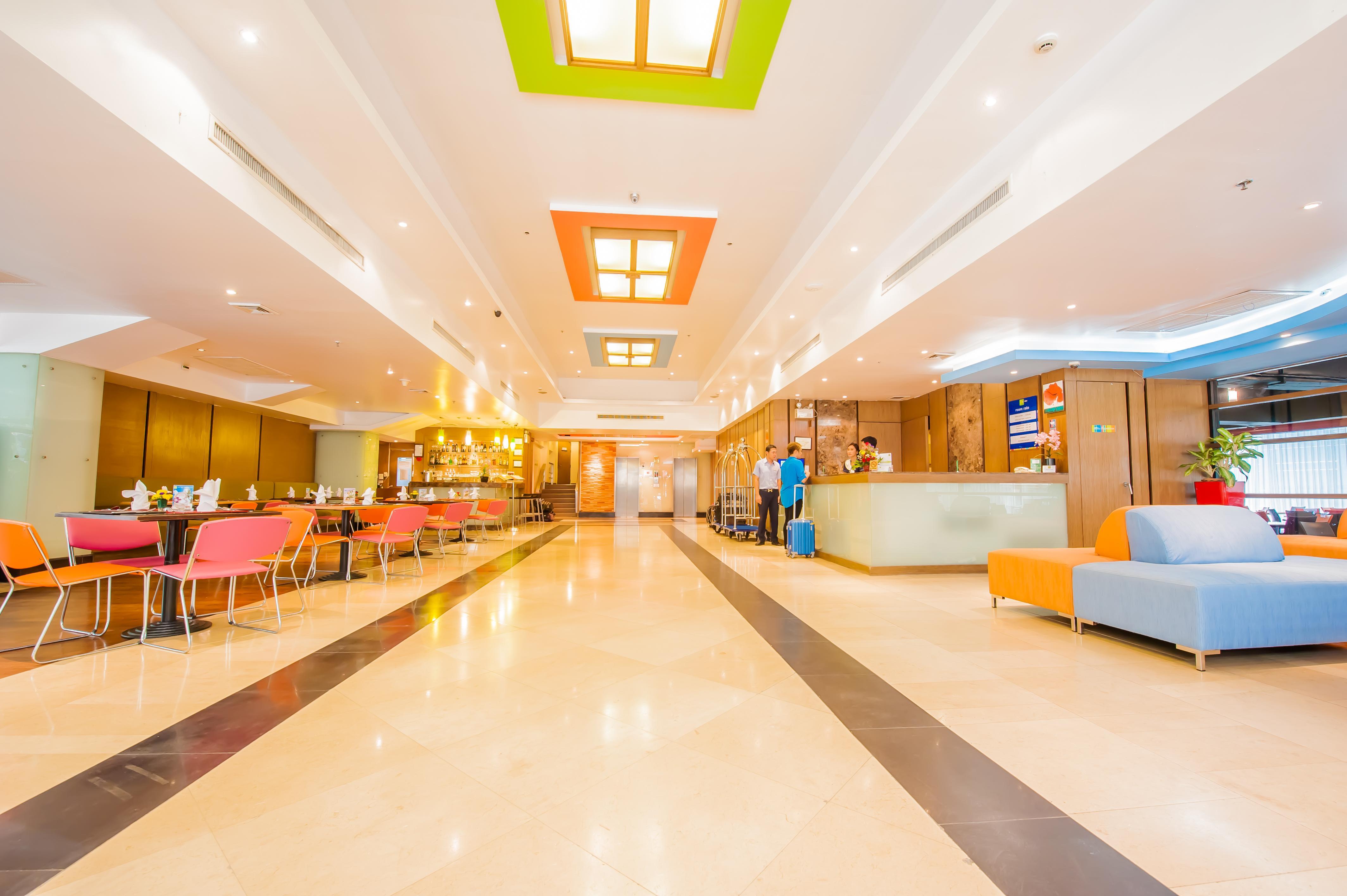 The Seasons Bangkok Huamark Exterior photo