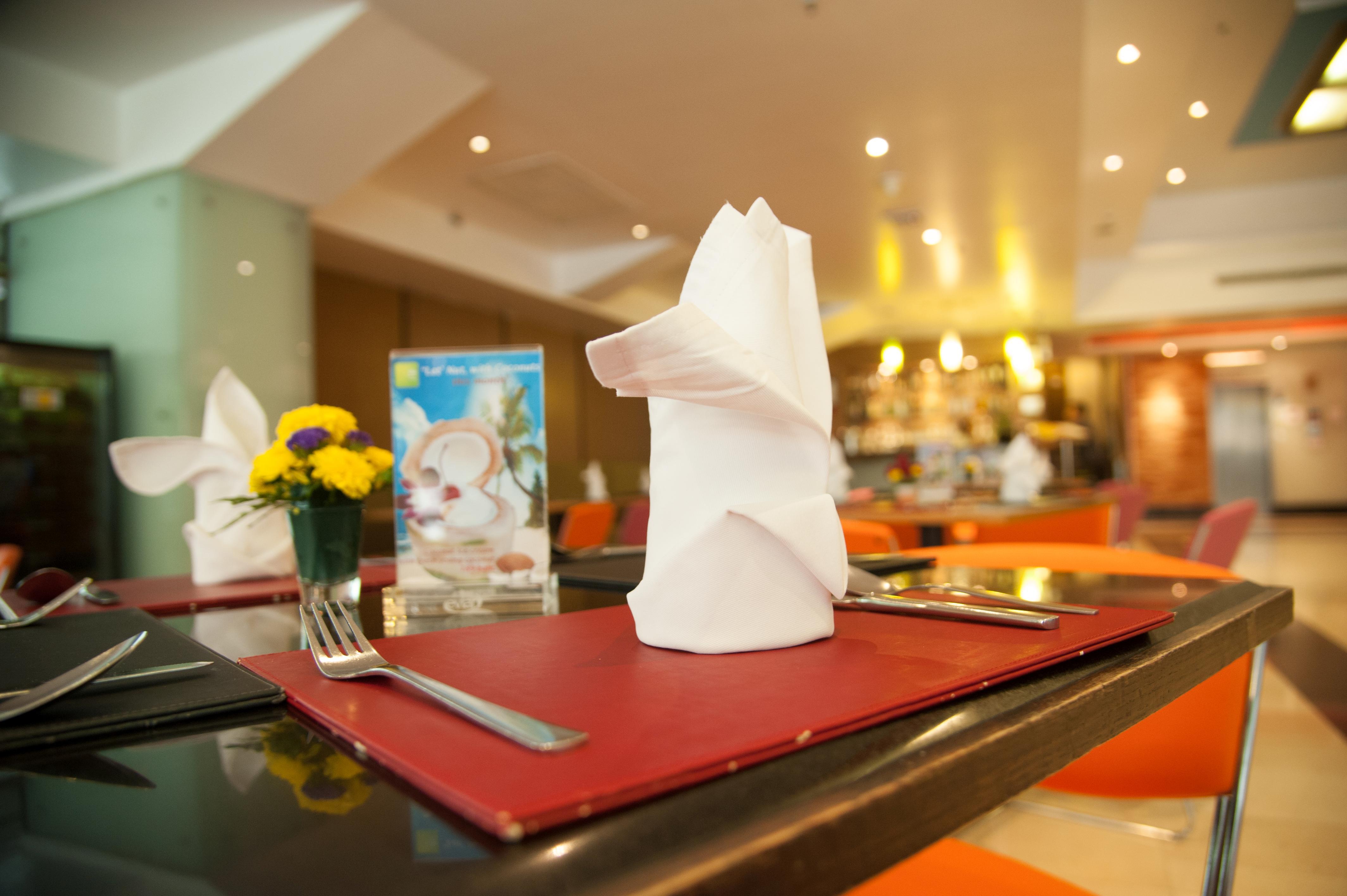 The Seasons Bangkok Huamark Exterior photo
