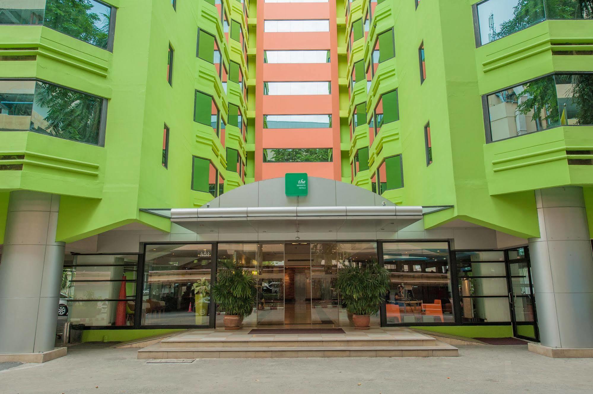 The Seasons Bangkok Huamark Exterior photo